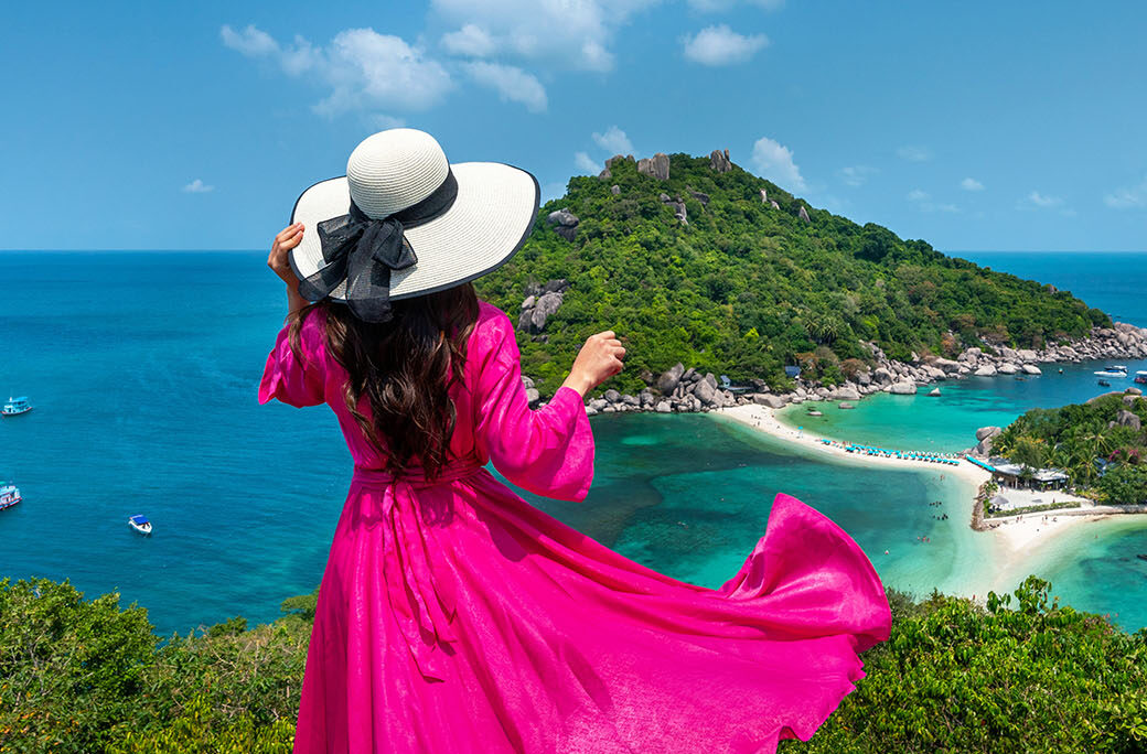 net-tours-asia-_0003_beautiful-girl-standing-viewpoint-koh-nangyuan-island-near-koh-tao-island-surat-thani-thailand